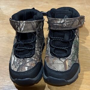 Kids Realtree Camouflage Hiking Boots size 7 new